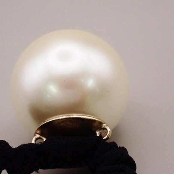 CHANEL Logo Hair Rubber band Accessory F18 V Imitation Pearl Black Gold - Picture 5 of 12